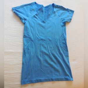 Lulu lemon swiftly shirt size 4